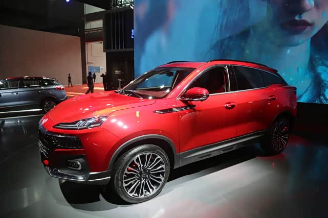 猎豹汽车coupe车头采用了猎豹最新的品牌logo