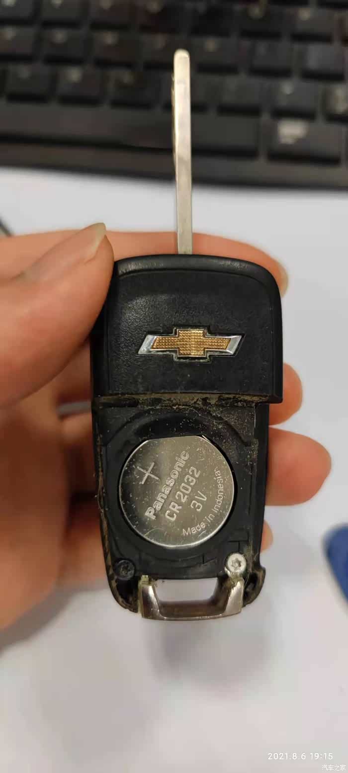 赛欧三遥控钥匙电池更换作业