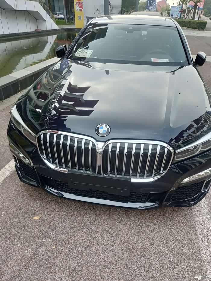 2517 | 回复: 33 宝马7系论坛 740尊享m套是配宝石青还是炭黑哪个更