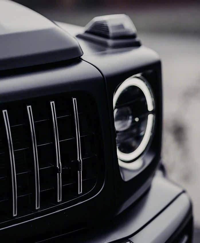 黑色的车身让这台奔驰大g更具动感