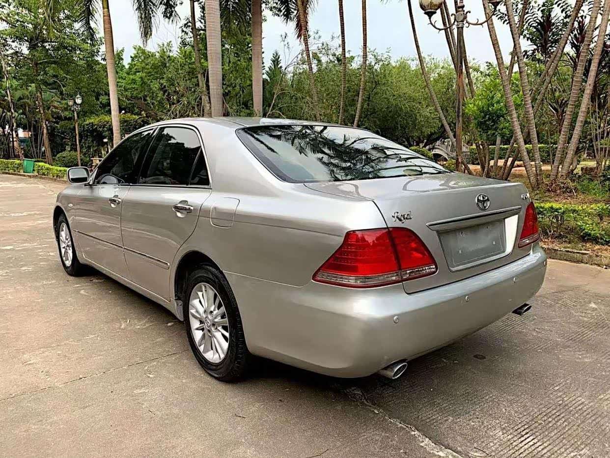 09年【丰田皇冠】3.0v6最顶配 银外黑内 经典不过时