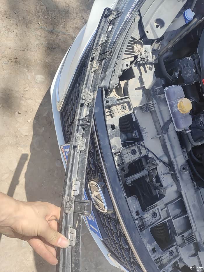 逸动plus前贯穿灯改装