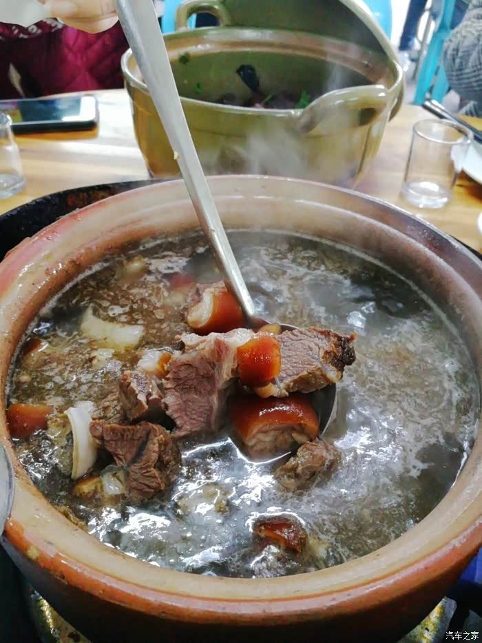 狗肉火锅,所谓"狗肉滚一滚,神仙都站不稳"啊