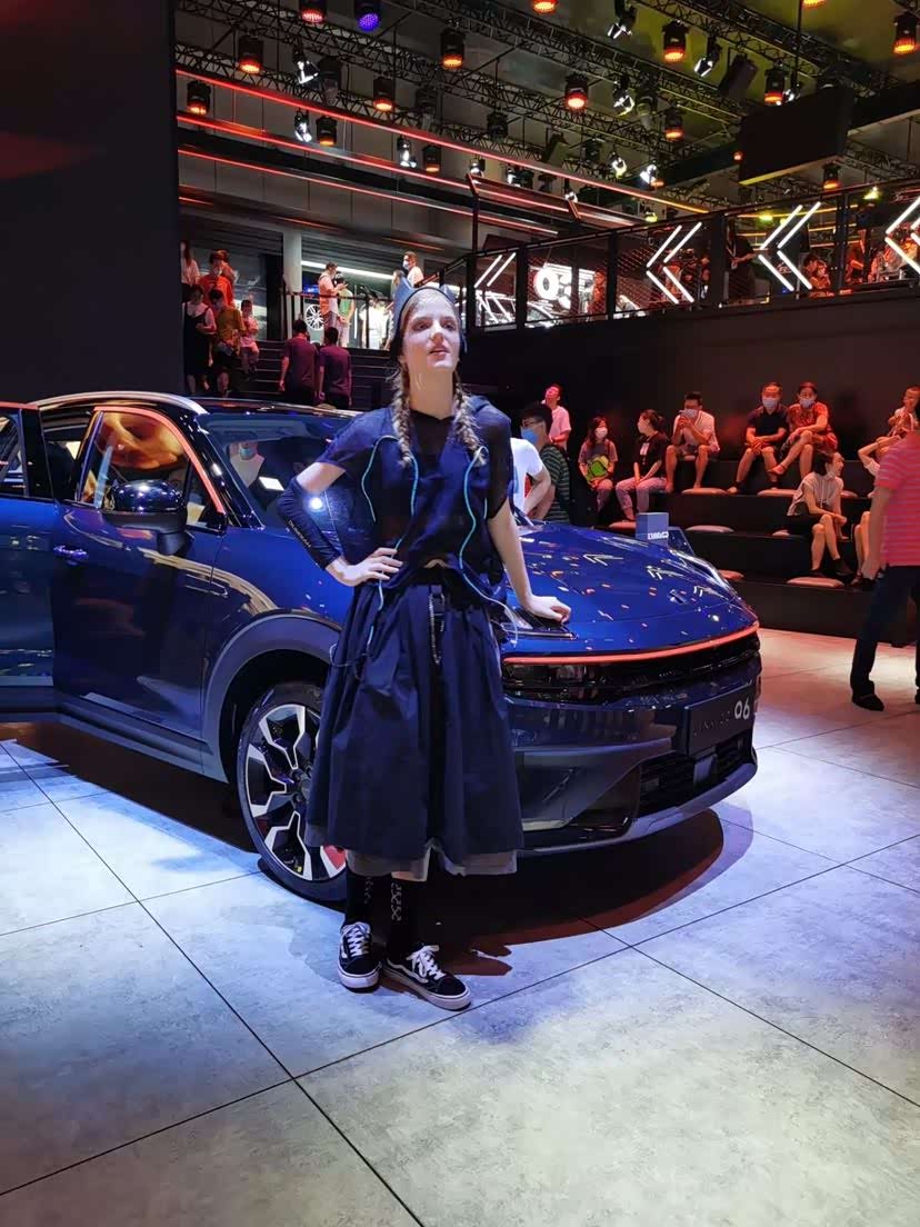 领克的潮流感不光体现在车身上,还有它的车模.