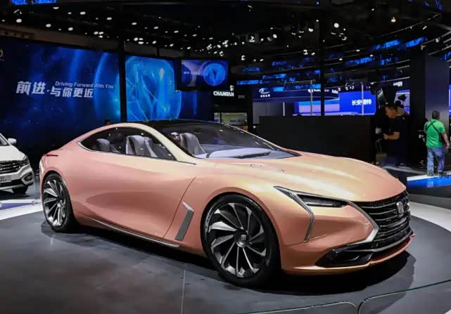 长安极流的整体外观表现非常不错,颜值十分的惊艳.