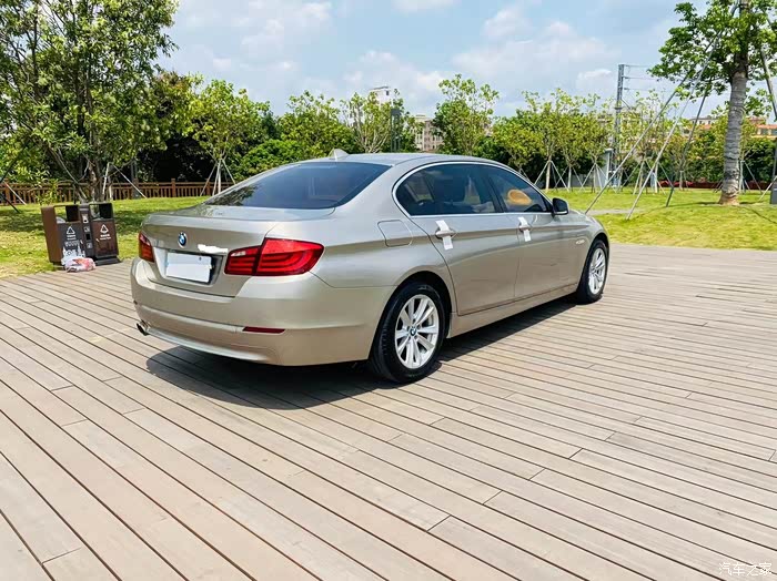 11宝马523li豪华版25直六自波天窗一键启动双电动座椅