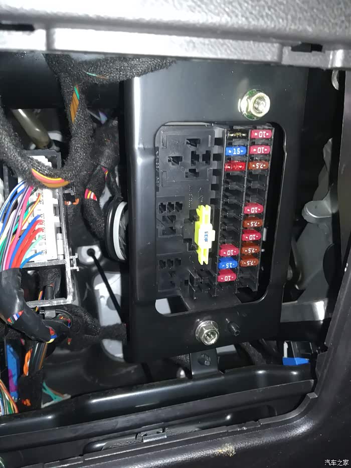 求瑞虎5喷水电机保险位置.