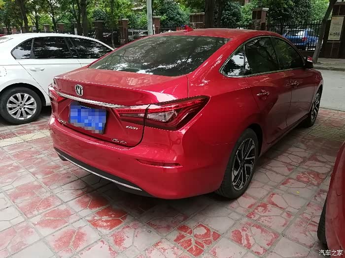 大红色的新款长安逸动,靓出不一样的色彩