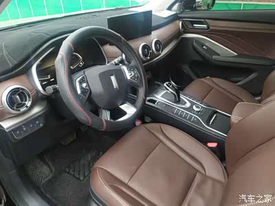 双色拼搭的内饰颜色,让vv6的内饰装潢更显豪华!