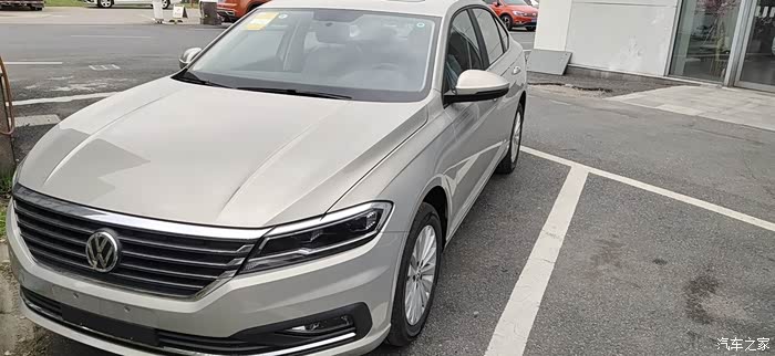 喜提朗逸plus15l自动舒适型风雅金