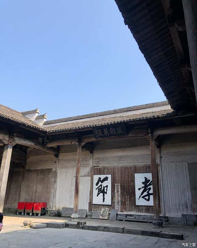 西递知名古宅之敬爱堂来西递的游客都要来看一看