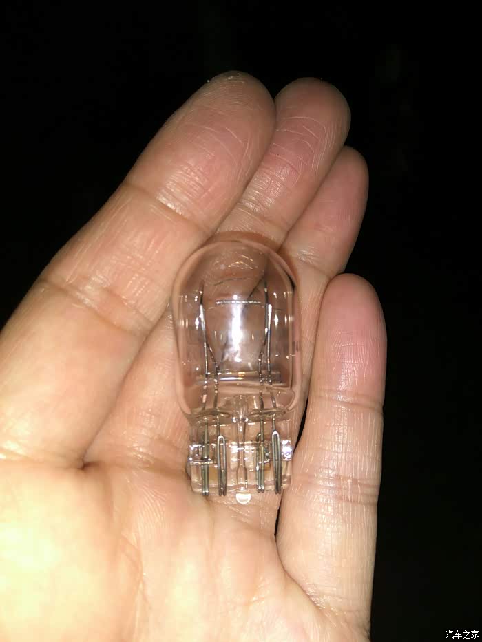 上面一根灯丝断了