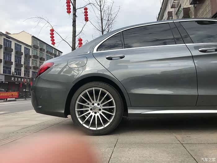 奔驰c260l改卡尔森18寸轮毂