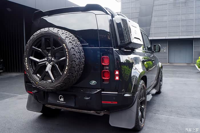 urbanx路虎卫士黑化改装帅就完事了