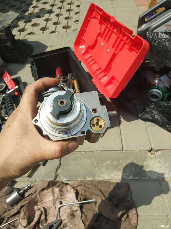 谁见过这样的高压燃油泵!以后怎么拆!