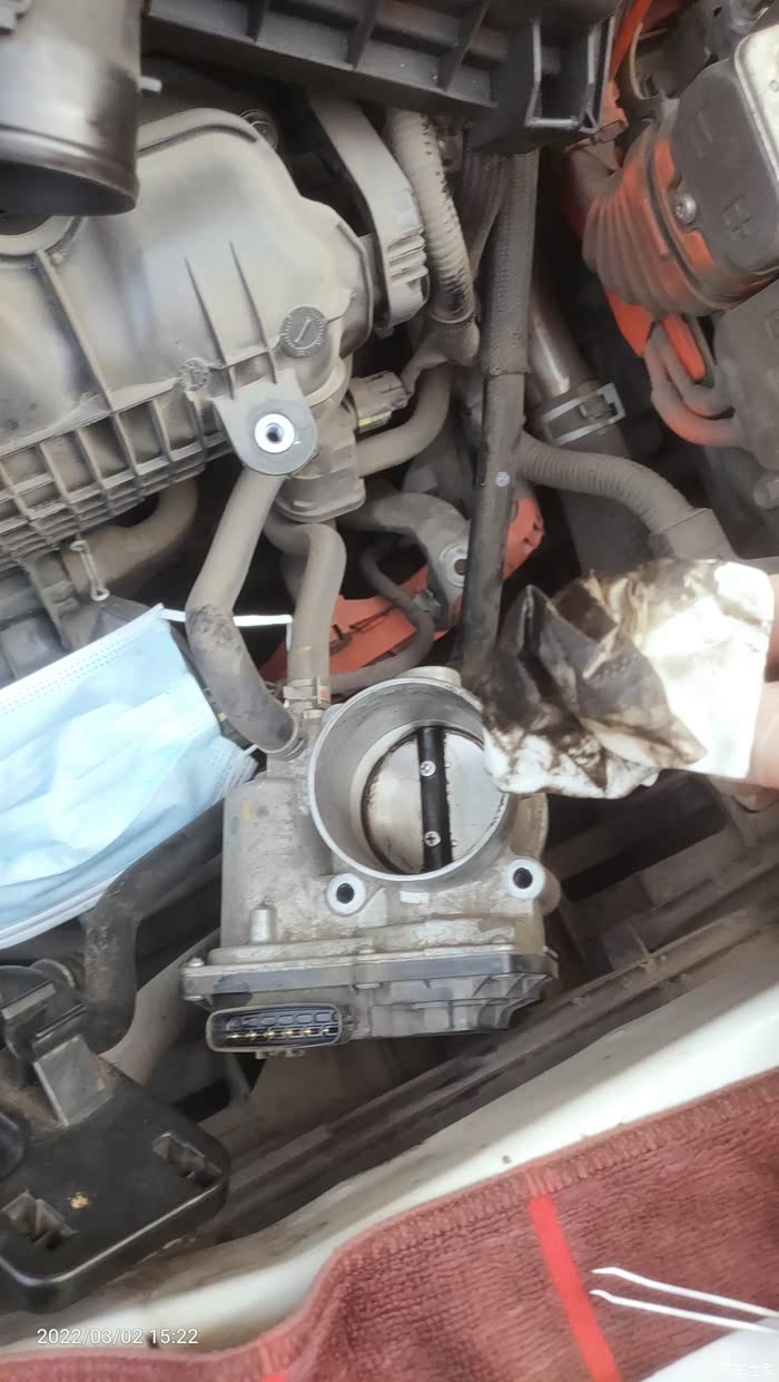 卡罗拉双擎清洗节气门作业