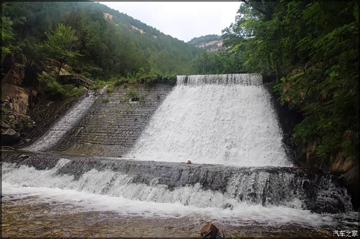 疯子游记山清水秀瀑布成群泰山白龙池赏景