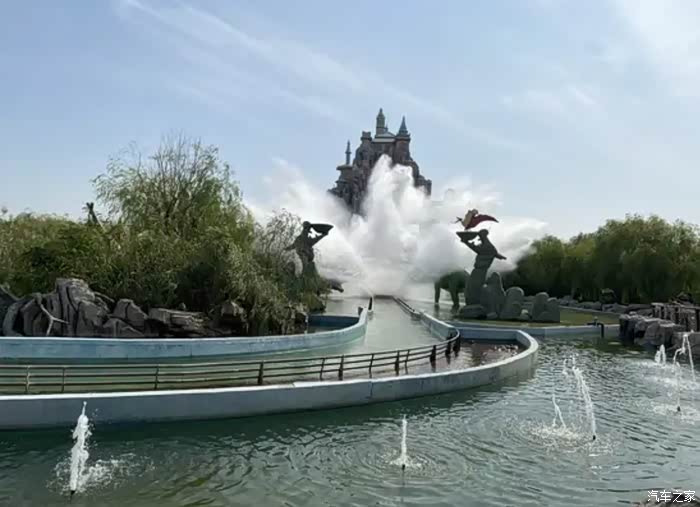 这个激流勇进太刺激了,绝对凉快