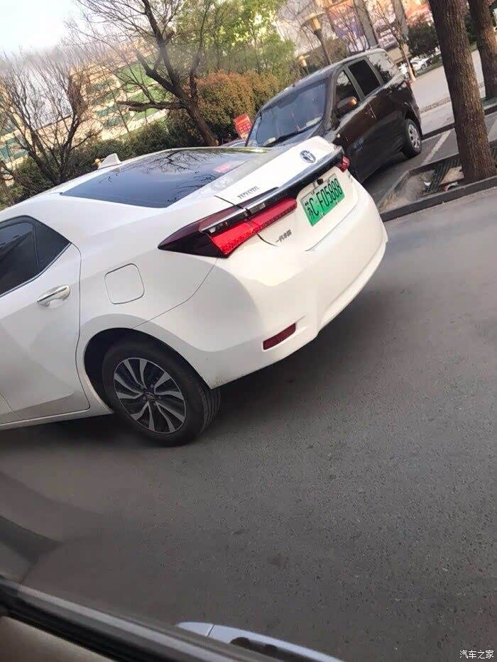 凯美瑞双擎混动版上绿牌还是蓝牌