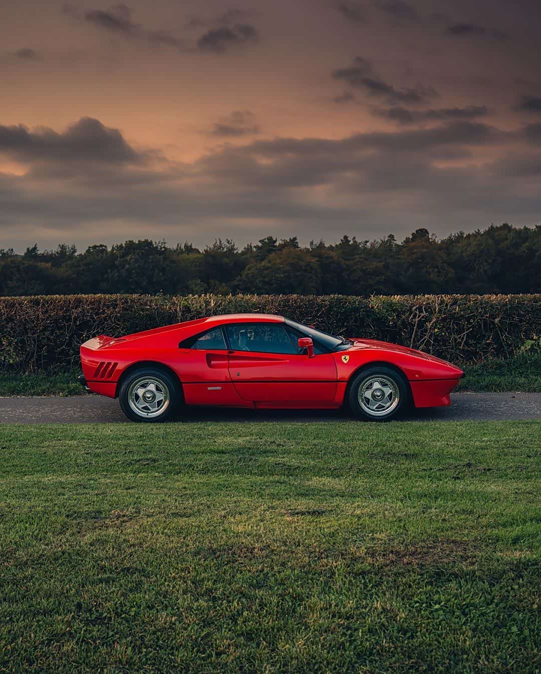 法拉利 288 gto,红色跃马依旧经典.