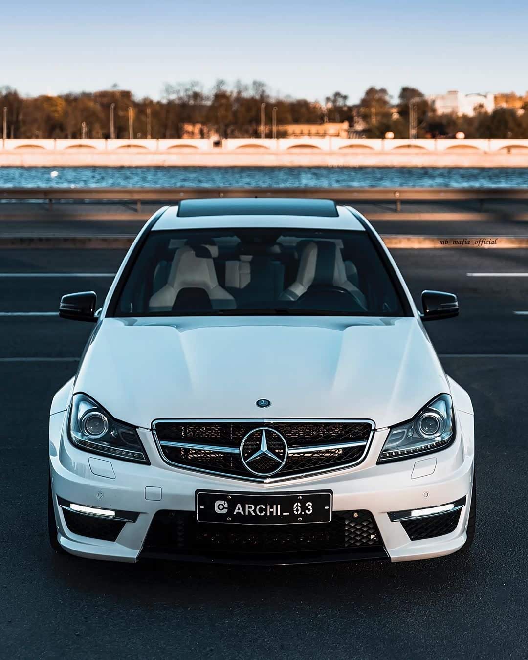 奔驰w204 c63 amg