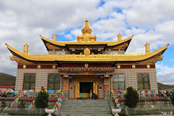 塔公草原木雅金塔