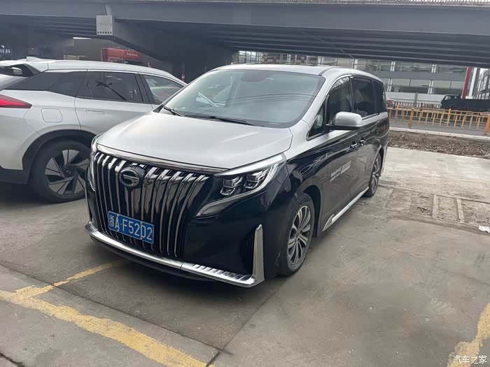 双拼颜色还是比单色高级点国产的埃尔法