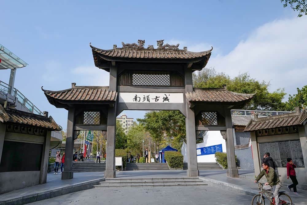 旅行在古城中感受深圳的过去