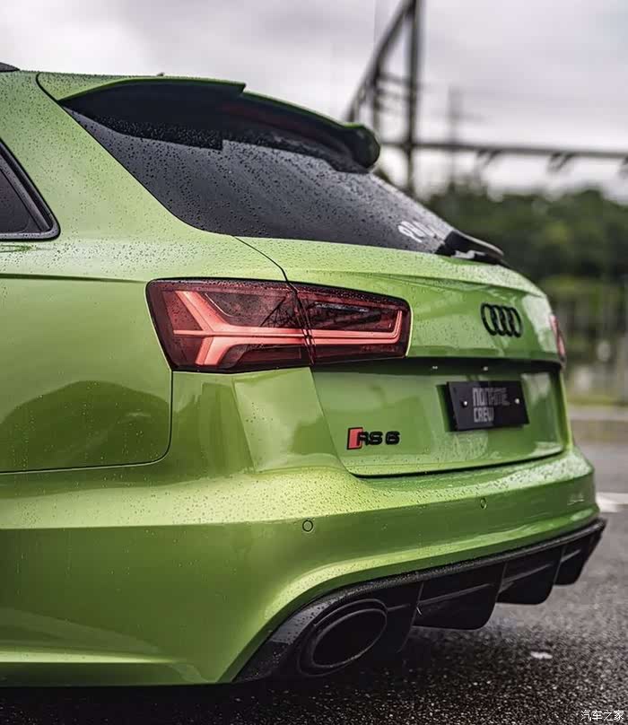 奥迪rs6这绿魔挺好看的气场很强大不愧为最强买菜车