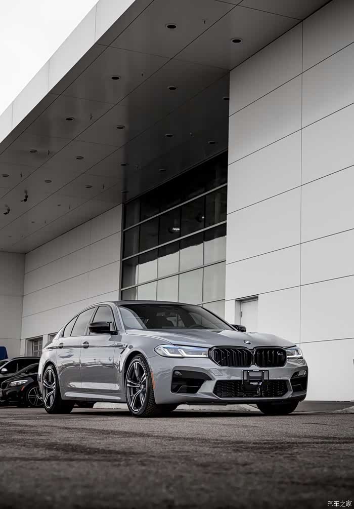 完全挑不出毛病的完美配置,水泥灰 宝马m5雷霆版