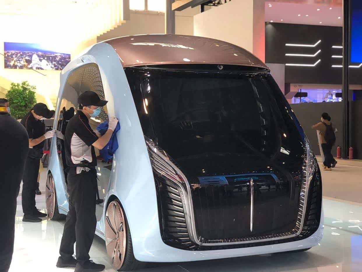 红旗智能小巴士,很美貌啊!有一种开动车的既视感!