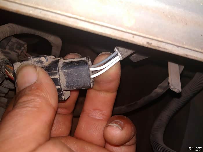 跪求五菱荣光氧传感器位置图