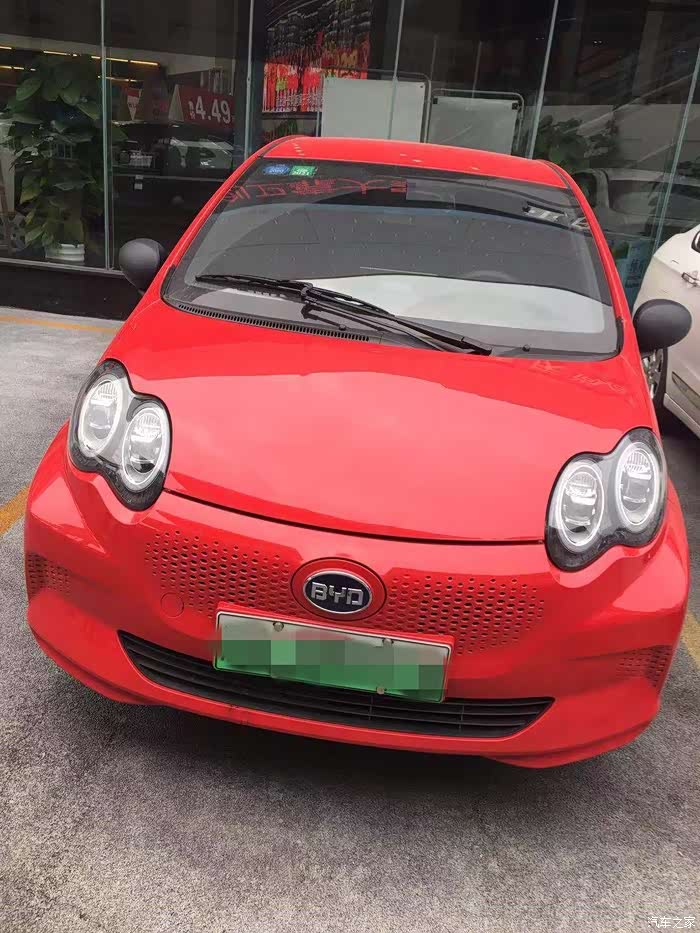 捕捉到一个可爱的小车车