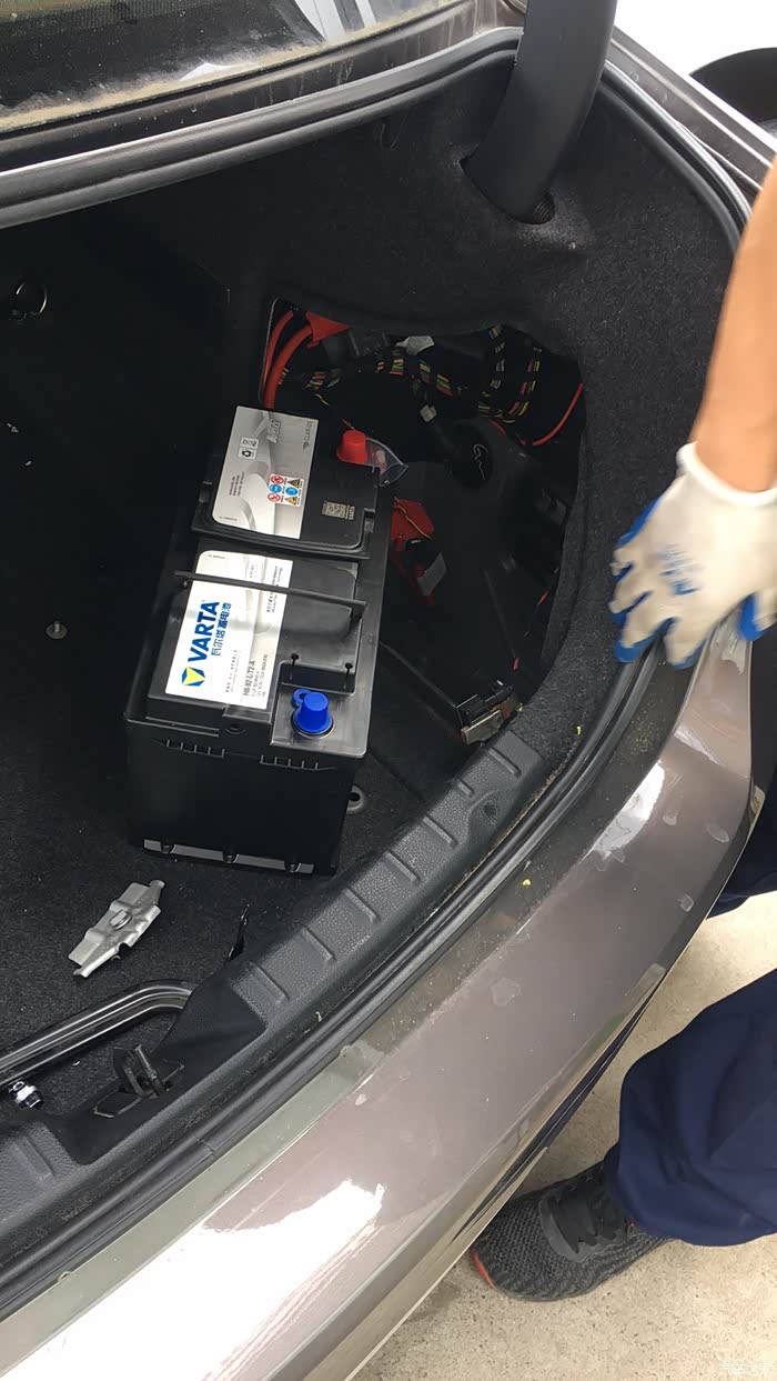 7年陪我乘风破浪,宝马3系启停车换瓦尔塔agm蓄电池