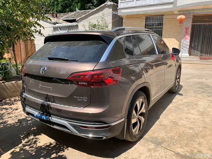 云南喜提国六两豪马尔斯棕探岳,提车认证贴