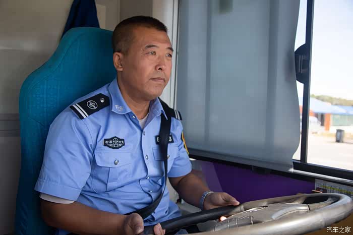 70周年我们在路上听三十年老公交司机讲述公共汽车发展史