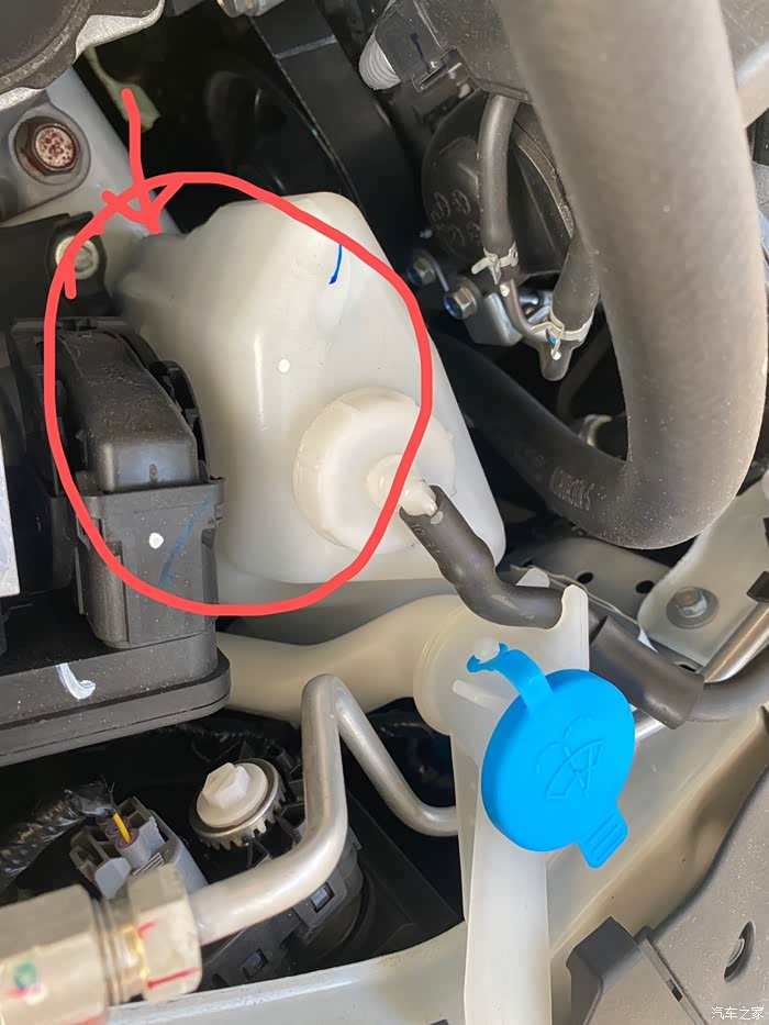 小白求助,十代雅阁玻璃水加不进去了