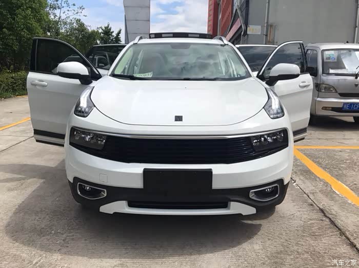 领克01型白提车有感付几件小装饰