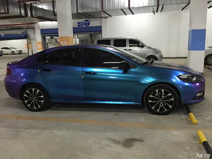 菲翔的变色龙(蓝魅紫全车改色)就是炫