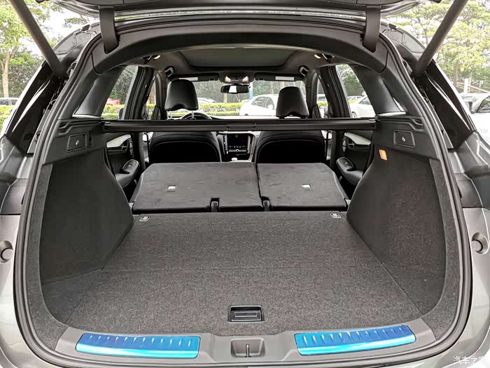 惊于颜值敬于才华到店探访体验英菲尼迪全新qx50