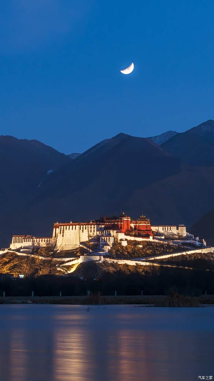 欣赏美景拉莎布达拉宫