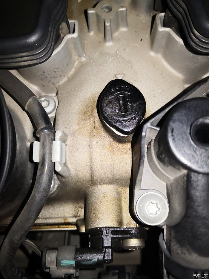 发动机盖渗油怎么处理?
