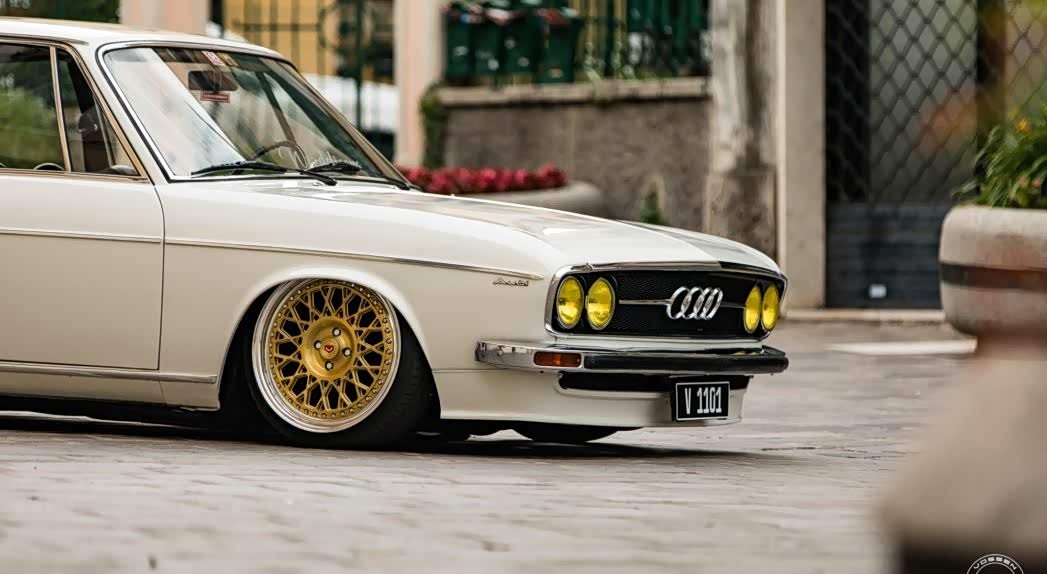 奥迪100双门改装四眼圆灯的奥迪真心经典