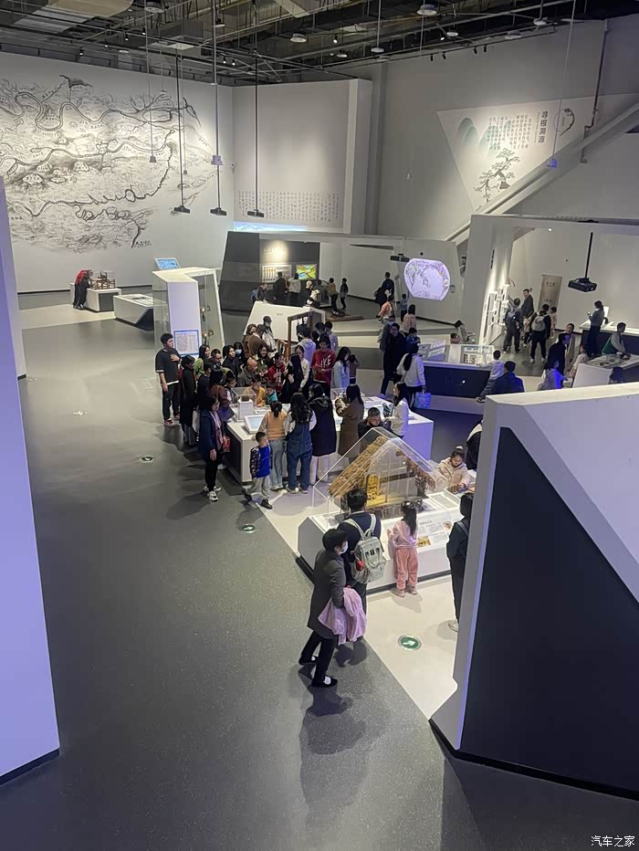 驾着大狮子带家人朋友去参观湖北省科技馆