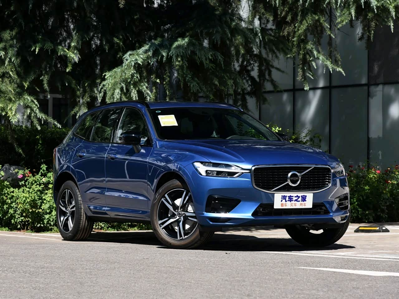 蓝色沃尔沃xc60也挺漂亮的