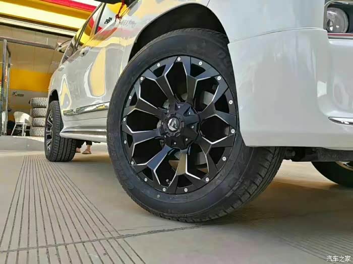 普拉多改装金属前杠 绞盘 轮毂