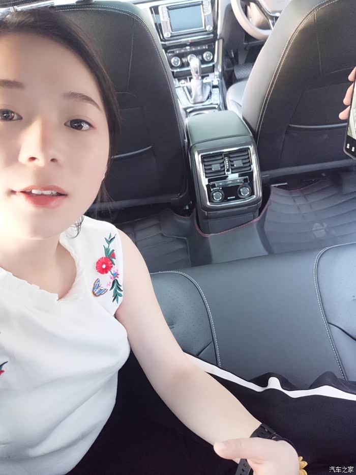 帕萨特新提媳妇臭美自拍