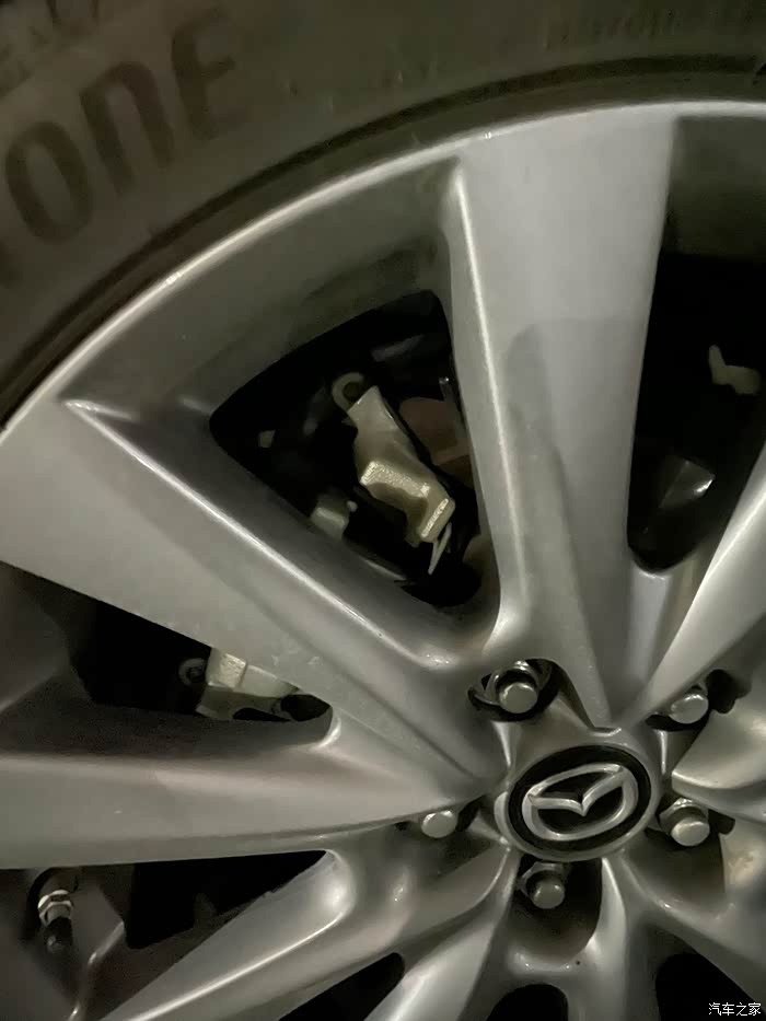 马自达3昂克赛拉刹车