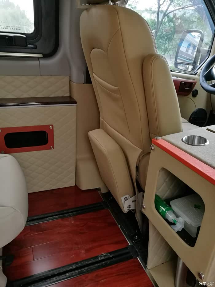 9119 | 回复: 51 上汽大通v80论坛 18款短轴超低顶提车改装作业多图