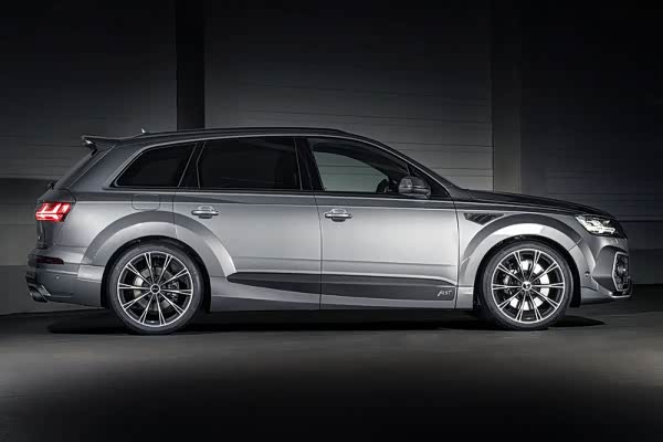 奥迪q5,金属灰外观碳纤维套件,零百加速6秒真给力